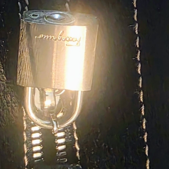 FERRAGAMO GANCINI VINTAGE NEW Padlock Black Leather Men's Bag - Picture 4 of 16